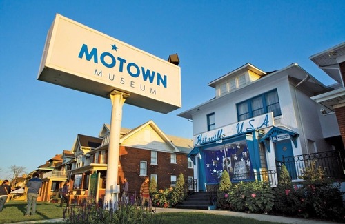 New Center Detroit Apartamento | 7Min-DT | King Bed | 400mbs Wifi | Free Parking