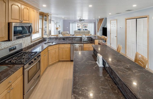 Sea Isle City Casa | TINA CUBIERTA CALIENTE 6p / beachblk / 2 Master Suites con duchas de chorro de agua / 4 chimeneas / parques 8