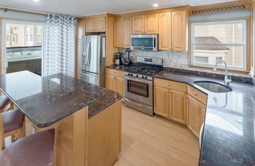 Sea Isle City Casa | TINA CUBIERTA CALIENTE 6p / beachblk / 2 Master Suites con duchas de chorro de agua / 4 chimeneas / parques 8