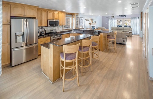 Sea Isle City Casa | TINA CUBIERTA CALIENTE 6p / beachblk / 2 Master Suites con duchas de chorro de agua / 4 chimeneas / parques 8