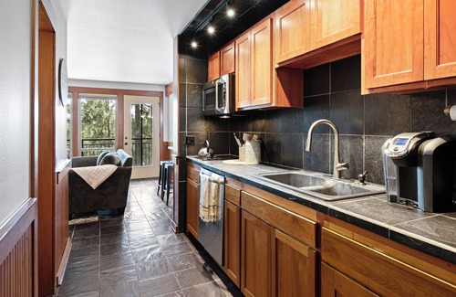 Southern Crossing Casa | 7th Mtn Resort Condo, Access to Pool/Hot Tubs and great resort amenities!