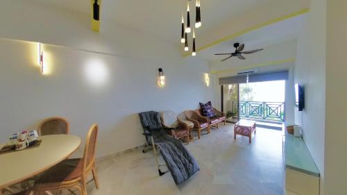 Si Rusa Apartamento | 8-13pax, Duplex private beach, white sand beach