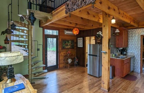 Eureka Springs Cabina | 8>8>The Owls Hoot<8<8