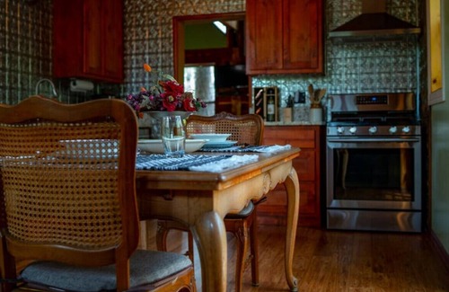 Eureka Springs Cabina | 8>8>The Owls Hoot<8<8