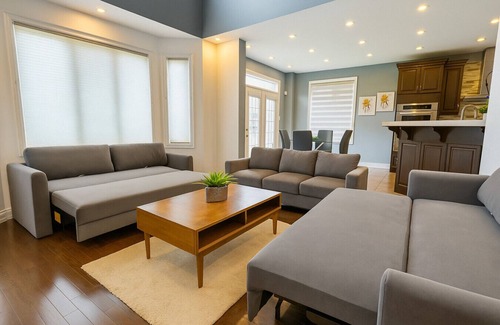 Brampton Casa | 8-BDRM Wedding, Event & Group Ready | Near Airport