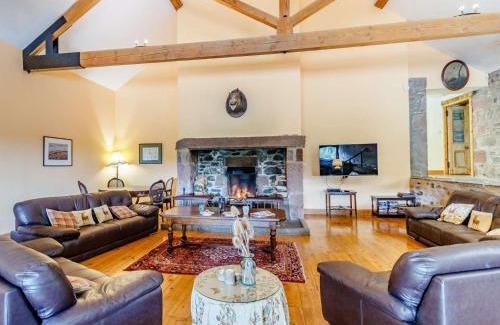 Kirriemuir Casa | 8 Bed in Pearsie CA261