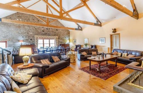 Kirriemuir Casa | 8 Bed in Pearsie CA261
