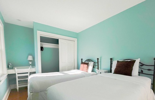 Ellenville Otro | 8 Bedroom- 1880 Farmhouse w/ Hot Tub on a stream, sleeps 24 , 6 acres