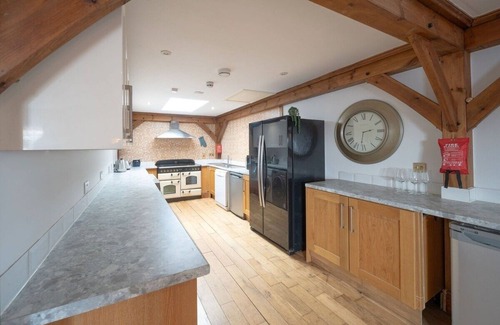 Hardwicke Casa | 8 Bedroom/6 Bath House/Large Patio/Large Parking