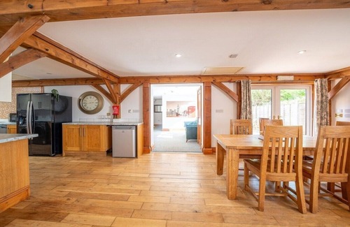 Hardwicke Casa | 8 Bedroom/6 Bath House/Large Patio/Large Parking
