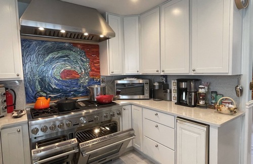 North Beach Haven Casa | 8+ Bedroom Home 3rd off Beach with Ocean & Bay View HotTub ++