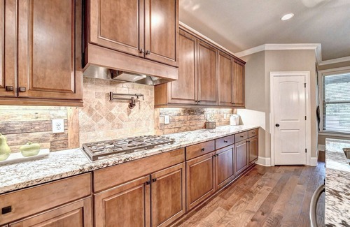 Suwanee Casa | 8-bedroom Luxury Home, 4.8 Acre w/ Pool, Minutes to Suwanee downtown and Lake