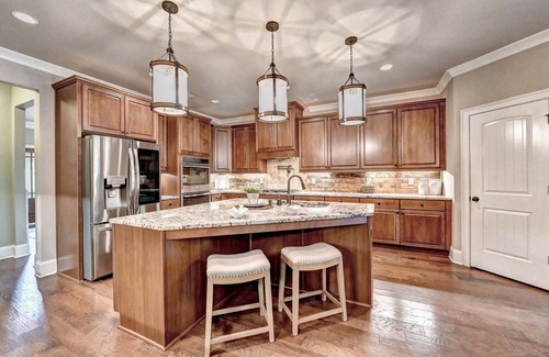 Suwanee Casa | 8-bedroom Luxury Home, 4.8 Acre w/ Pool, Minutes to Suwanee downtown and Lake