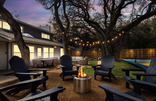 North San Antonio - SAT Casa | 8 Bedroom~Pickleball~Heated Pool~Sleeps 23~.5 acre~ Hot Tub~Game Room Mini Golf