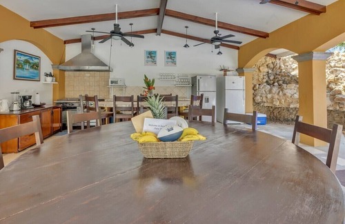 Jacó Villa | 8 BR Private Party Complex MEJOR ubicación: ¡camine a TODO! Bono de hasta $ 200