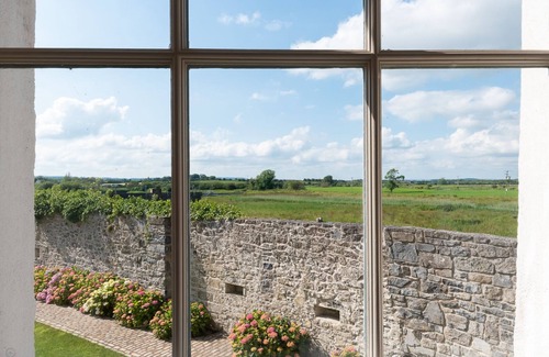 Ennis Casa | 8 bedroomed house steeped in history