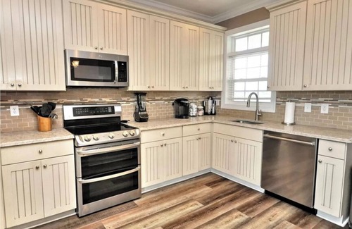 Ash Casa | 8 Bedrooms, 7 Baths, Sleeps 20, Linens, Private Heated Pool, Elevator, Golf Near