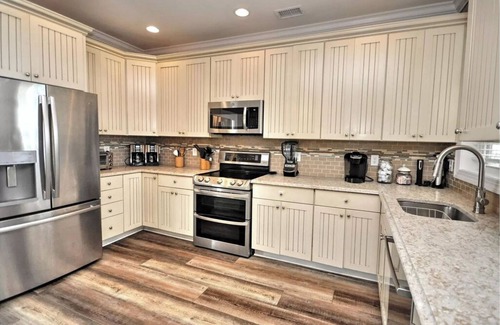 Ash Casa | 8 Bedrooms, 7 Baths, Sleeps 20, Linens, Private Heated Pool, Elevator, Golf Near