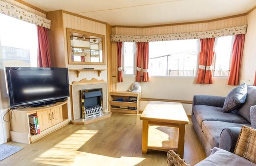 Lowestoft Casa | Caravana de 8 plazas de alquiler cerca de las colinas de madera de placer en Suffolk ref 40093