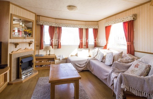 Lowestoft Casa | Caravana de 8 plazas de alquiler cerca de las colinas de madera de placer en Suffolk ref 40093