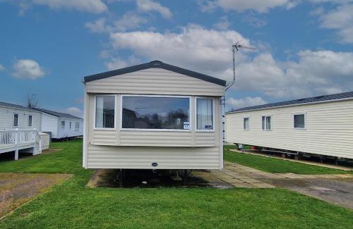 Hunstanton Otro | 8 Berth Caravan For Hire At Manor Park Near To A Great Beach Ref 23041C