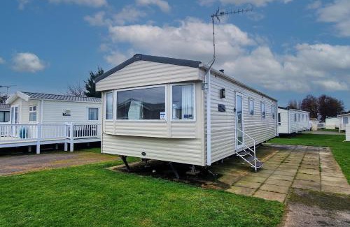 Hunstanton Otro | 8 Berth Caravan For Hire At Manor Park Near To A Great Beach Ref 23041C