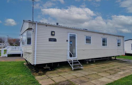 Hunstanton Otro | 8 Berth Caravan For Hire At Manor Park Near To A Great Beach Ref 23041C