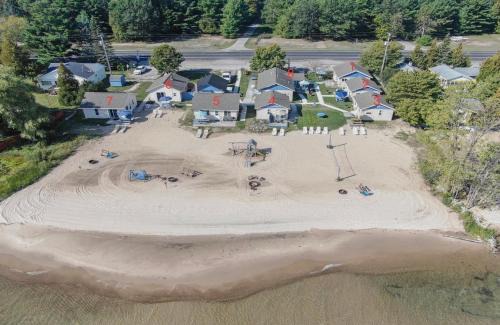 Oscoda Casa | 8 cottages on the beach of Lake Huron