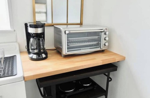 Mariposa Apartamento | #8 Downtown Apt -Historic main street - King Bed
