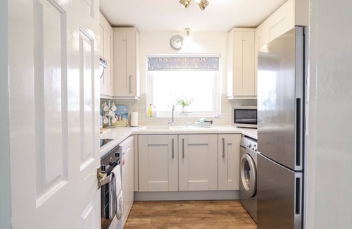 Talybont Cabaña | 8 GLAN YSGETHIN, pet friendly, character holiday cottage in Barmouth