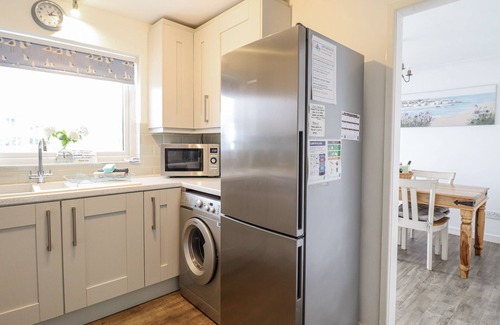 Talybont Cabaña | 8 GLAN YSGETHIN, pet friendly, character holiday cottage in Barmouth