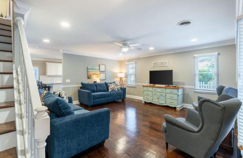 Pawleys Island Casa | 8-Guest Cozy Escape with Fire Pit & Hot Tub!