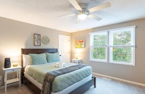 Pawleys Island Casa | 8-Guest Cozy Escape with Fire Pit & Hot Tub!