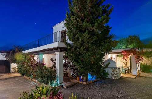 Sant Josep de sa Talaia Villa | 8 Guests Large Villa near Bossa Beaches & Airport