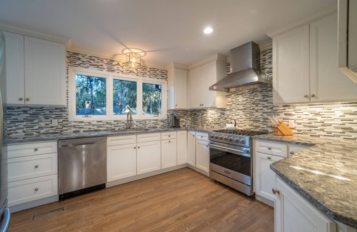 Heritage Woods Casa | 8 Heritage Road: A BESTNEST by Beverly Serral *Private Pool* and fenced yard