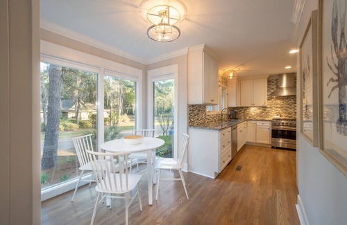 Heritage Woods Casa | 8 Heritage Road: A BESTNEST by Beverly Serral *Private Pool* and fenced yard