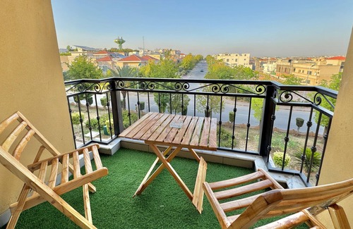 Bahria Town Apartamento | 8 Marla 2 Bed Designer Gold Set Garden Front Netflix Prime Transworld
