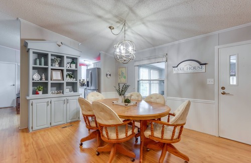Linn Creek Casa | 8 Mi to Beach: Lake-View Haven in Linn Creek!
