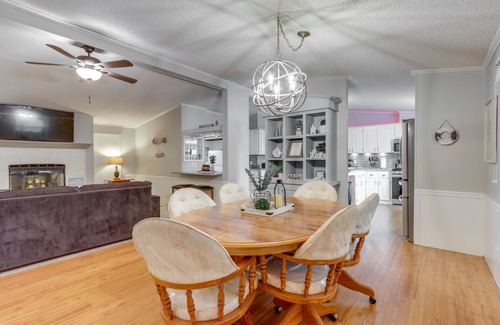 Linn Creek Casa | 8 Mi to Beach: Lake-View Haven in Linn Creek!