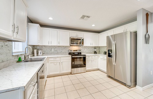 Lake Wilson Preserve Casa | 8 Mi to Disney: Family Home w/ Screened Lanai!