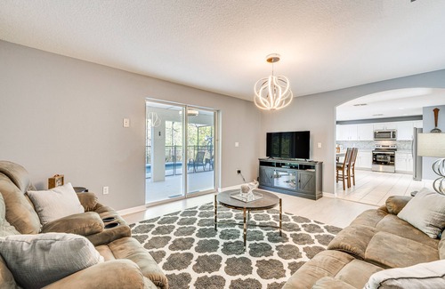 Lake Wilson Preserve Casa | 8 Mi to Disney: Family Home w/ Screened Lanai!