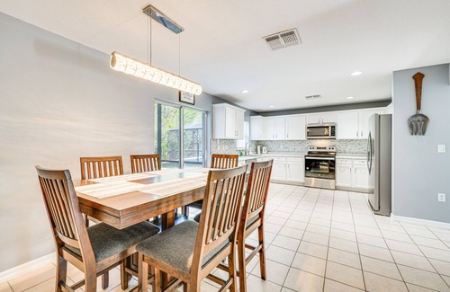 Lake Wilson Preserve Casa | 8 Mi to Disney: Family Home w/ Screened Lanai!