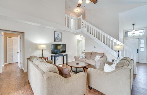 Chatham Park Casa | 8 Mi to Disney Kissimmee Home with Lanai and Pool!