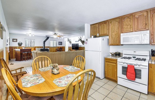 Cold Springs Cabina | 8 Mi to Dodge Ridge Mtn: Peaceful Cabin w/ Deck!