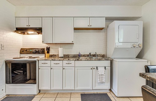 Indianapolis Cabaña | 8 Mi to Dtwn Indianapolis: Family Home w/ Yard!