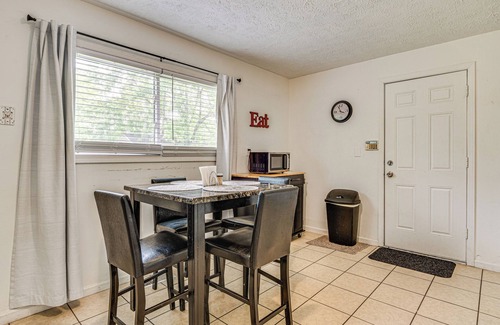 Indianapolis Cabaña | 8 Mi to Dtwn Indianapolis: Family Home w/ Yard!