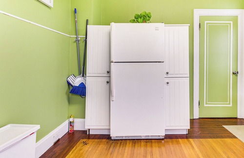 Norwood Apartamento | 8 Mi to Dtwn: Inviting Cincinnati Apt w/Porch!