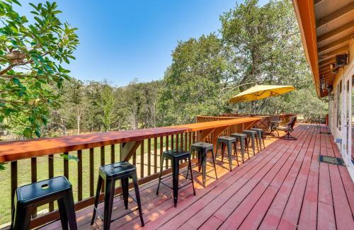 Jacksonville Casa | 8 Mi to Jacksonville Oregon Getaway with Deck!