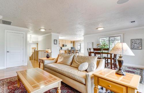Jacksonville Casa | 8 Mi to Jacksonville Oregon Getaway with Deck!
