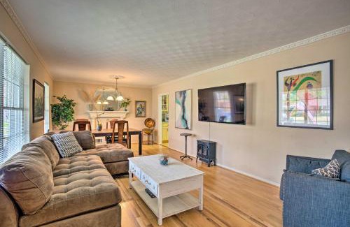 Garland Casa | 8 Mi to Lake Ray Hubbard Creekside Garland Home